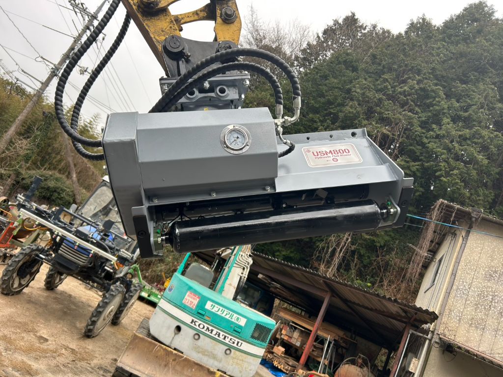 軽量設計 - コマツバックホーに取り付けられたUSM800